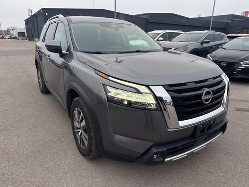 2022 Nissan Pathfinder SL