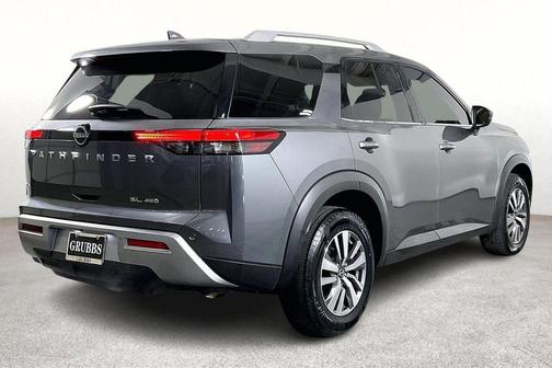 2022 Nissan Pathfinder SL
