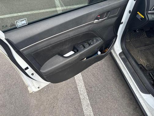 Quartz White Pearl 2018 Hyundai ELANTRA SEL