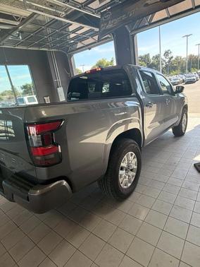 Gun Metallic 2024 Nissan Frontier SV
