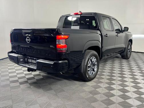 2024 Nissan Frontier SL