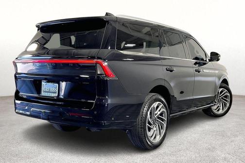 Black Metallic 2025 Lincoln Navigator Reserve