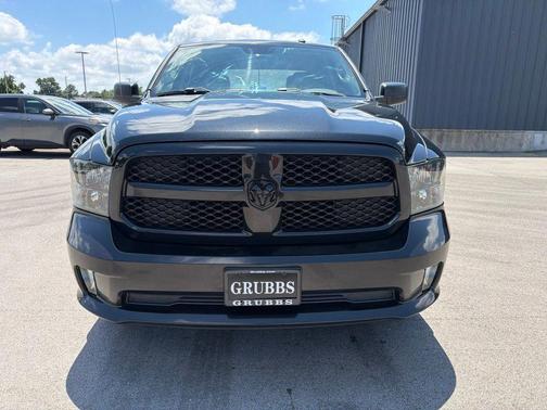 Brilliant Black Crystal Pearlcoat 2016 RAM 1500 Tradesman