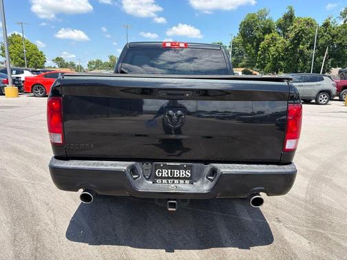 Brilliant Black Crystal Pearlcoat 2016 RAM 1500 Tradesman