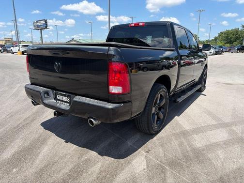 Brilliant Black Crystal Pearlcoat 2016 RAM 1500 Tradesman