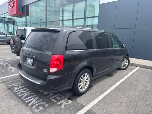 Brilliant Black Crystal Pearlcoat 2019 Dodge Grand Caravan SXT