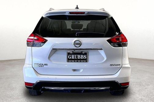 White 2017 Nissan Rogue SV