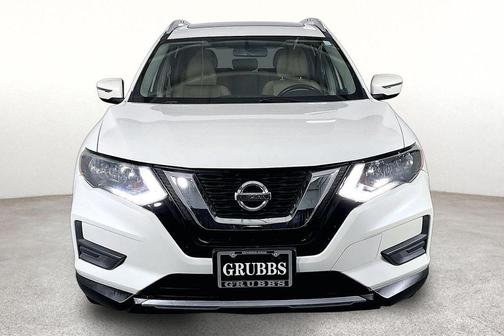 White 2017 Nissan Rogue SV