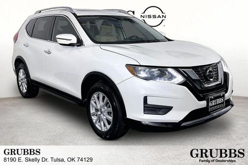 White 2017 Nissan Rogue SV