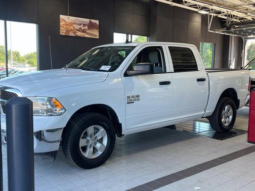 Bright White Clearcoat 2023 RAM 1500 Classic SLT