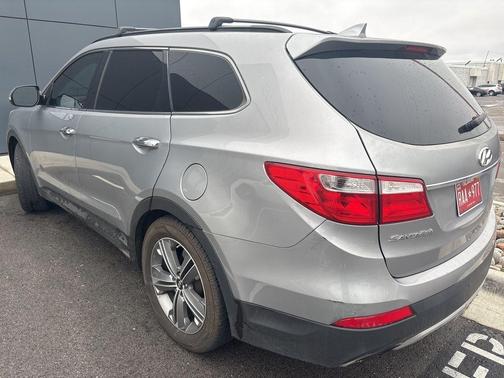 2016 Hyundai SANTA FE SE