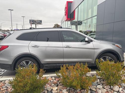 2016 Hyundai SANTA FE SE