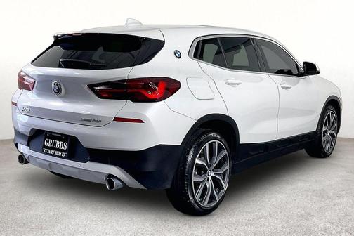 Mineral White Metallic 2022 BMW X2 sDrive28i