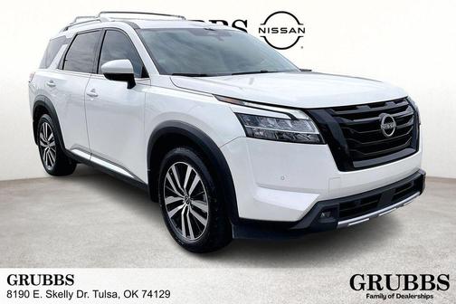 White 2023 Nissan Pathfinder Platinum