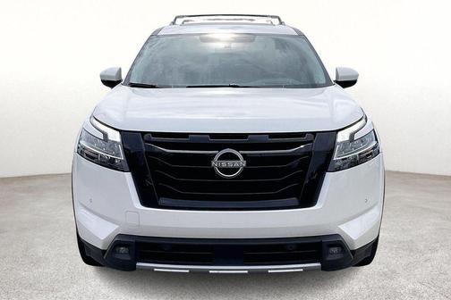 White 2023 Nissan Pathfinder Platinum