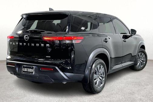 2024 Nissan Pathfinder S