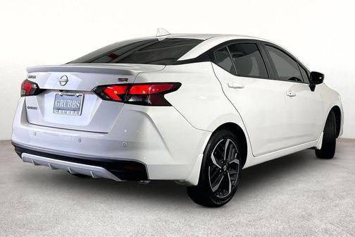 Aspen White 2025 Nissan Versa 1.6 SR