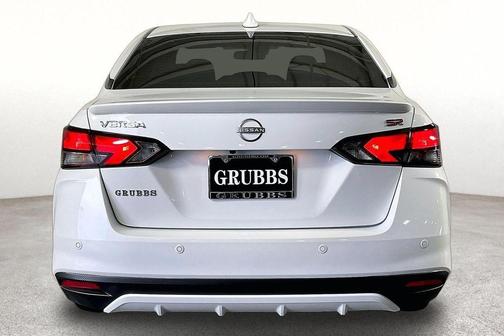 Aspen White 2025 Nissan Versa 1.6 SR