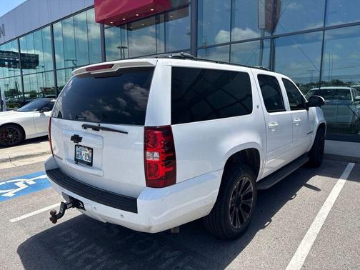 Summit White 2014 Chevrolet Suburban 1500 LT