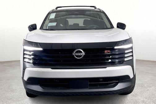 2t Wht Blk Roof 2026 Nissan Kicks SR