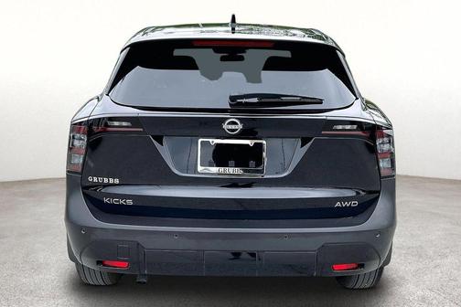 Super Black 2025 Nissan Kicks SV