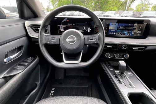 Super Black 2025 Nissan Kicks SV