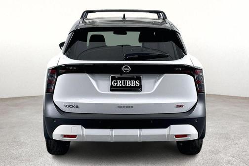 2t Wht Blk Roof 2026 Nissan Kicks SR
