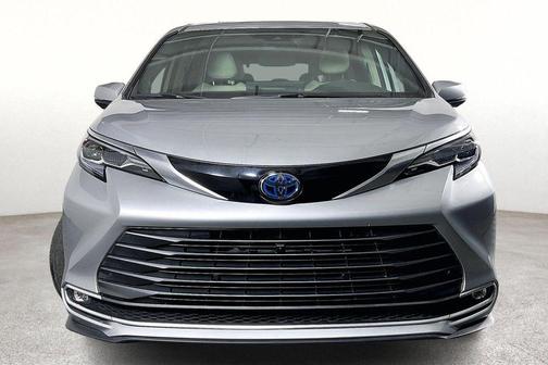 2025 Toyota Sienna Platinum 7 Passenger