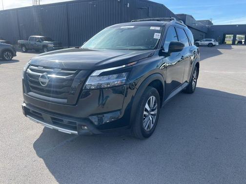 Black 2023 Nissan Pathfinder SL