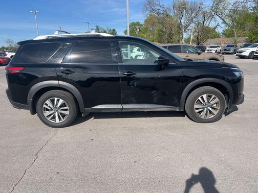 Black 2023 Nissan Pathfinder SL