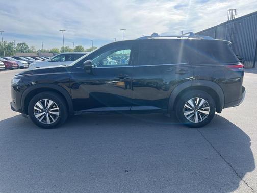 Black 2023 Nissan Pathfinder SL