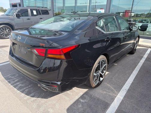 Black Metallic 2024 Nissan Altima 2.5 SR