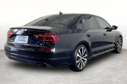 Deep Black Pearl Effect 2018 Volkswagen Passat 3.6L V6 GT