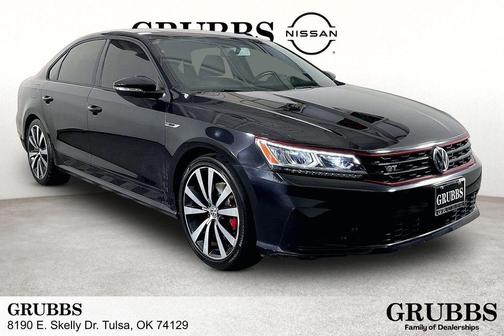 Deep Black Pearl Effect 2018 Volkswagen Passat 3.6L V6 GT