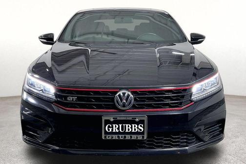 Deep Black Pearl Effect 2018 Volkswagen Passat 3.6L V6 GT