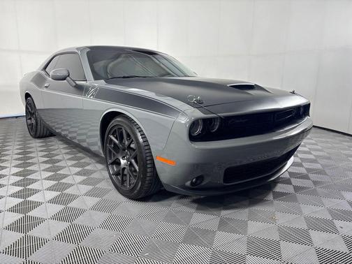 Destroyer Gray Clearcoat 2017 Dodge Challenger R/T
