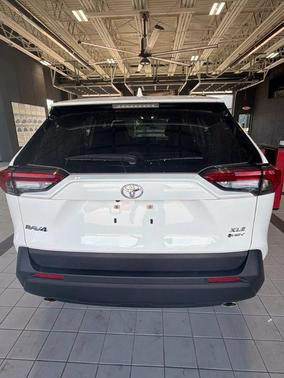 Ice 2025 Toyota RAV4 Hybrid XLE