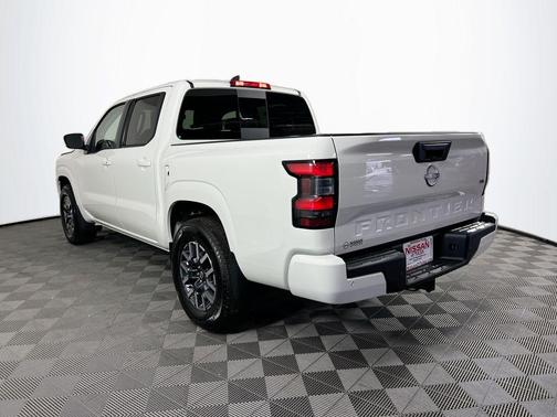2024 Nissan Frontier SL