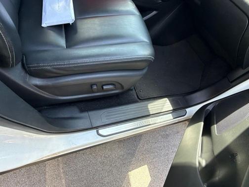 Pearl White Tri-Coat 2023 Nissan Murano SV