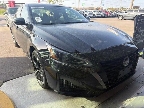 Super Black Clearcoat 2025 Nissan Altima SR