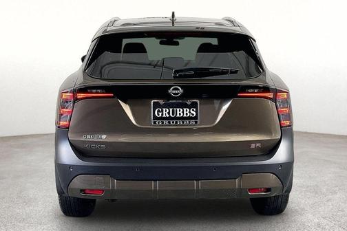 Canyon Bronze M 2025 Nissan Kicks SR