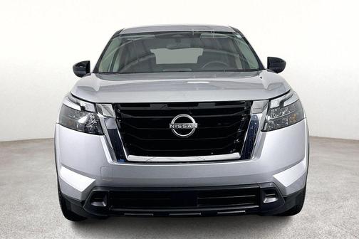 2025 Nissan Pathfinder S