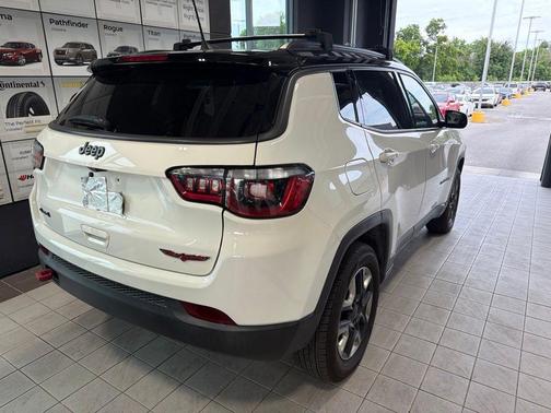 White Clearcoat 2018 Jeep Compass Trailhawk