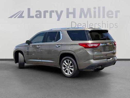 Stone Gray Metallic 2020 Chevrolet Traverse Premier