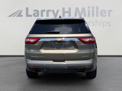 Stone Gray Metallic 2020 Chevrolet Traverse Premier