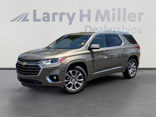 Stone Gray Metallic 2020 Chevrolet Traverse Premier