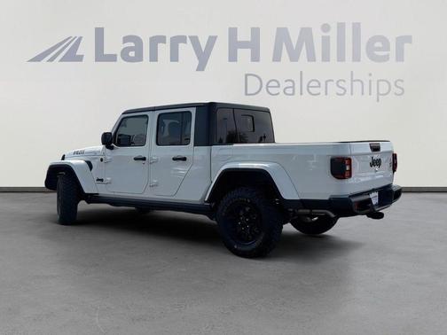 Bright White Clearcoat 2025 Jeep Gladiator Sport