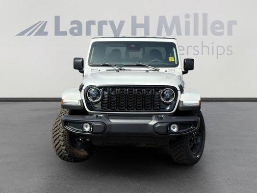 Bright White Clearcoat 2025 Jeep Gladiator Sport