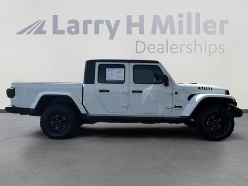Bright White Clearcoat 2025 Jeep Gladiator Sport