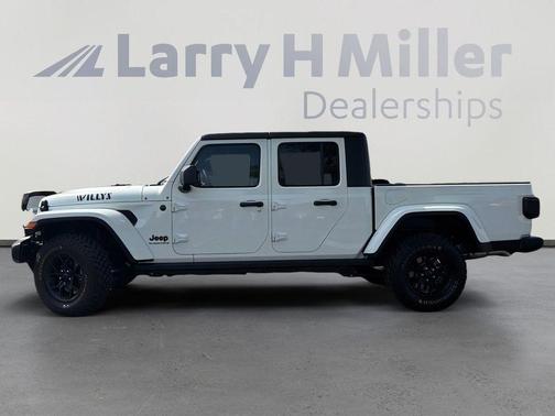 Bright White Clearcoat 2025 Jeep Gladiator Sport
